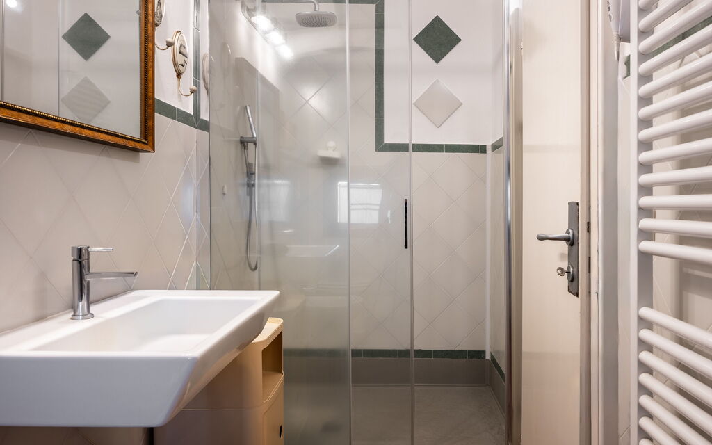 Maria Gabriella Home & Cottage - : Autumn, Bathroom, Spring, Summer