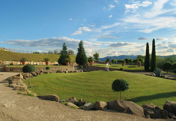 La Piazza Di San Donato: la-piazza-di-san-donato-reggello-multiproprieta-esterni