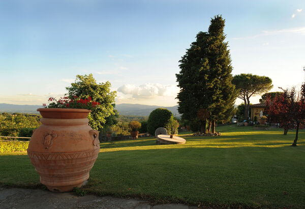 La Piazza Di San Donato: la-piazza-di-san-donato-reggello-multiproprieta-esterni