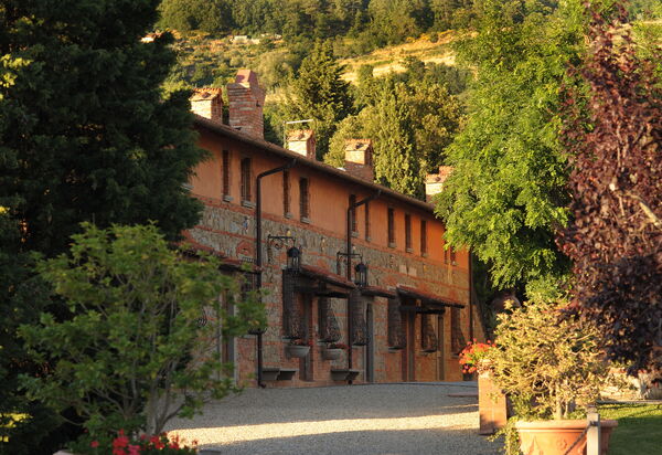 La Piazza Di San Donato: la-piazza-di-san-donato-reggello-multiproprieta-piazza-1-bilo-esterni