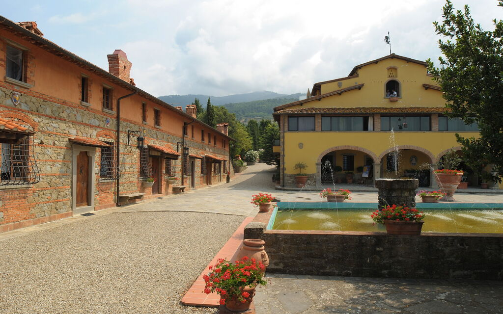 La Piazza Di San Donato: la-piazza-di-san-donato-reggello-multiproperty-external
