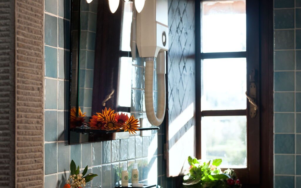 La Piazza Di San Donato - : la-piazza-di-san-donato-reggello-multiproperty-piazza-1-bilo-bathroom