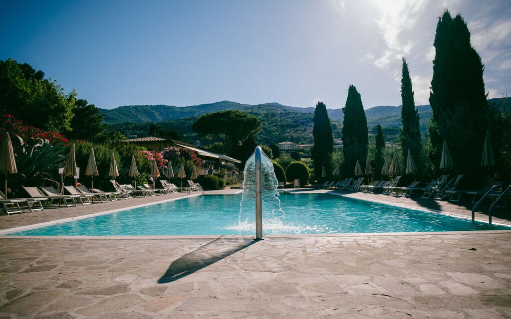 La Piazza Di San Donato: la-piazza-di-san-donato-reggello-multiproperty-pool