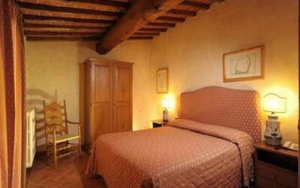 La Piazza Di San Donato - : la-piazza-di-san-donato-reggello-multiproprieta-san-donato-2-trilo-camera-da-letto