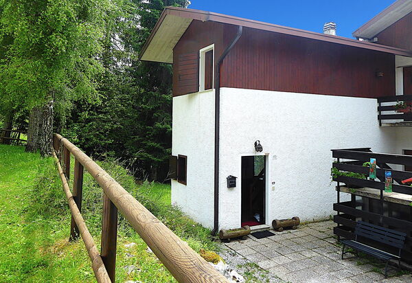 Chalet Giove: Autumn, Main Entrance, Spring, Summer