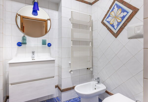 Casa Olivia With Garden And Wifi: Autumn, Bathroom, Spring, Summer