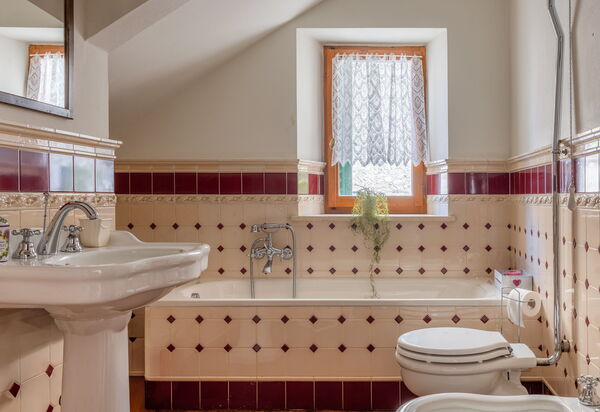 Casa Olivia With Garden And Wifi: Autumn, Bathroom, Spring, Summer