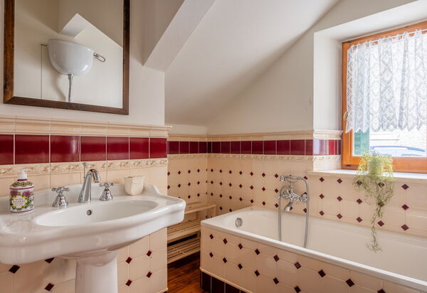 Casa Olivia With Garden And Wifi: Autumn, Bathroom, Spring, Summer