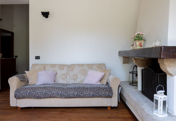 Casa Olivia With Garden And Wifi: Autumn, Living Room, Spring, Summer