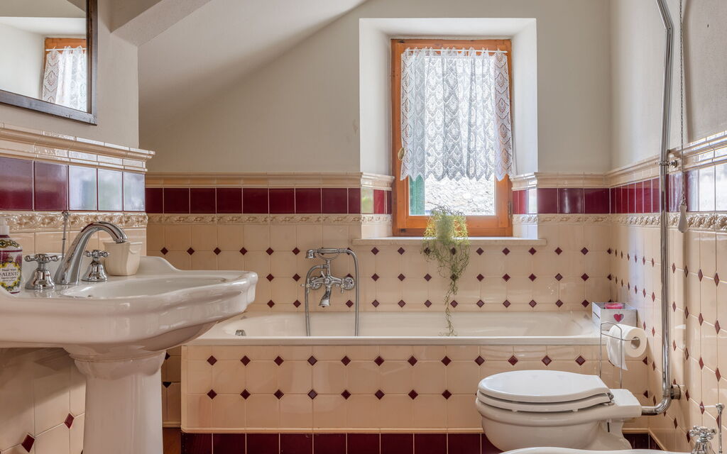 Casa Olivia With Garden And Wifi: Autumn, Bathroom, Spring, Summer