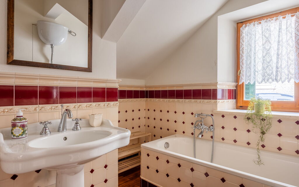 Casa Olivia With Garden And Wifi: Autumn, Bathroom, Spring, Summer