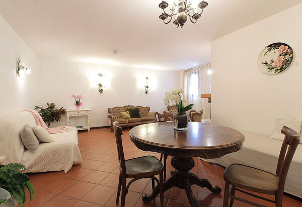 Villa Rosa Apartment: Autumn, Kitchen, Living Room, Spring, Summer