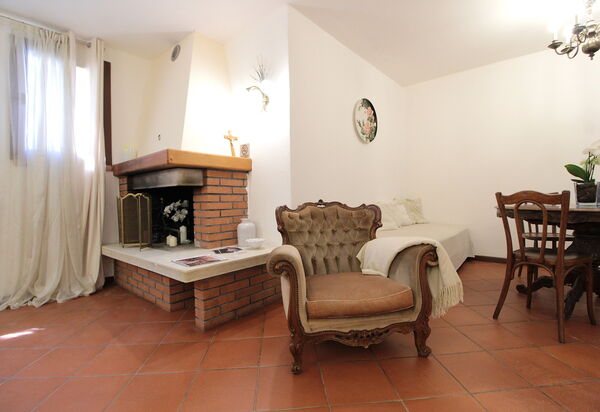 Villa Rosa Apartment: Autumn, Living Room, Spring, Summer