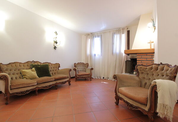 Villa Rosa Apartment: Autumn, Living Room, Spring, Summer