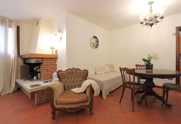 Villa Rosa Apartment: Autumn, Living Room, Spring, Summer