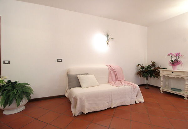 Villa Rosa Apartment: Autumn, Spring, Summer