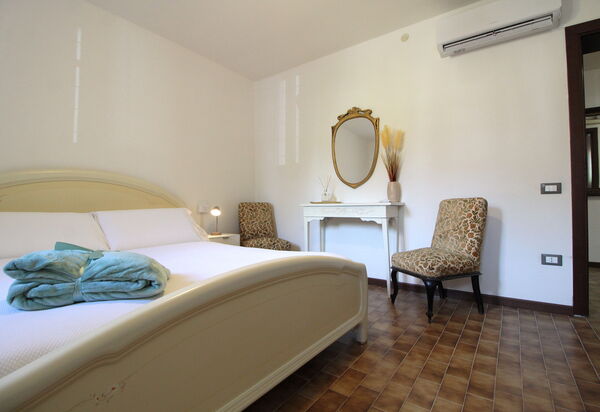 Villa Rosa Apartment: Autumn, Spring, Summer