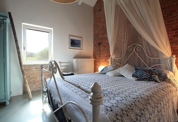 Villa Poggio Zucchino, Pool, Wellness, Piacenza: Autumn, Bedroom, Spring, Summer