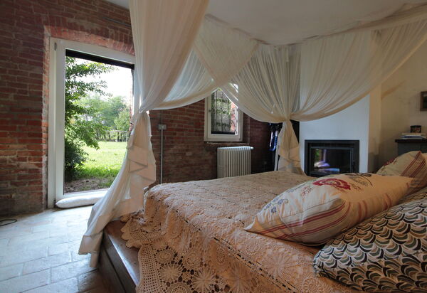 Villa Poggio Zucchino, Pool, Wellness, Piacenza: Autumn, Bedroom, Spring, Summer