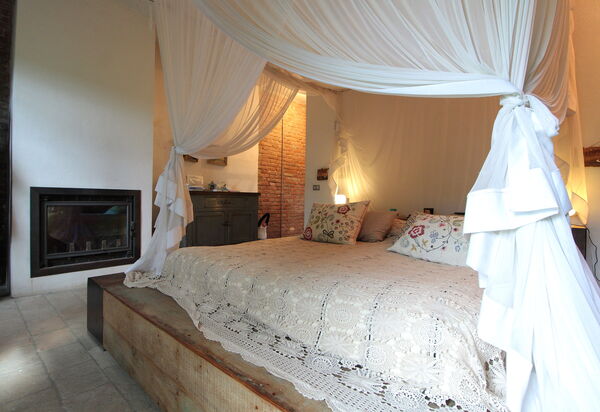 Villa Poggio Zucchino, Pool, Wellness, Piacenza: Autumn, Bedroom, Spring, Summer