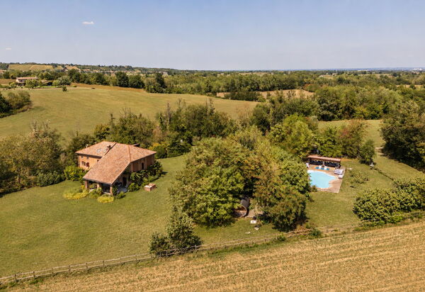 Villa Poggio Zucchino, Pool, Wellness, Piacenza: Autumn, Garden, Spring, Summer