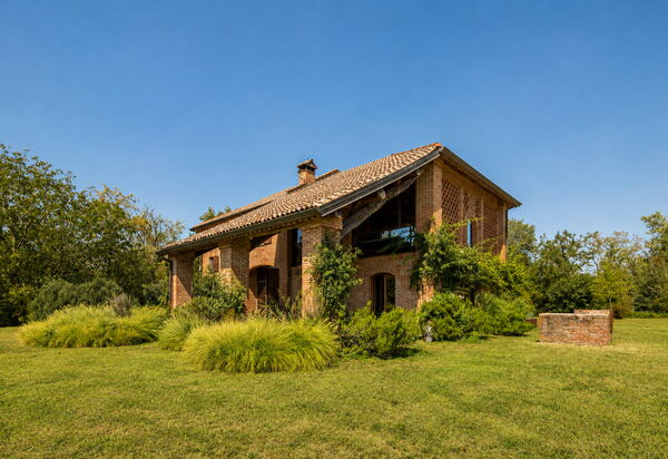Villa Poggio Zucchino, Pool, Wellness, Piacenza: Autumn, Garden, Scenic View, Spring, Summer
