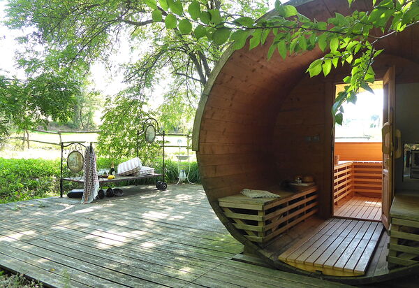 Villa Poggio Zucchino, Pool, Wellness, Piacenza: Autumn, Garden, Spring, Summer