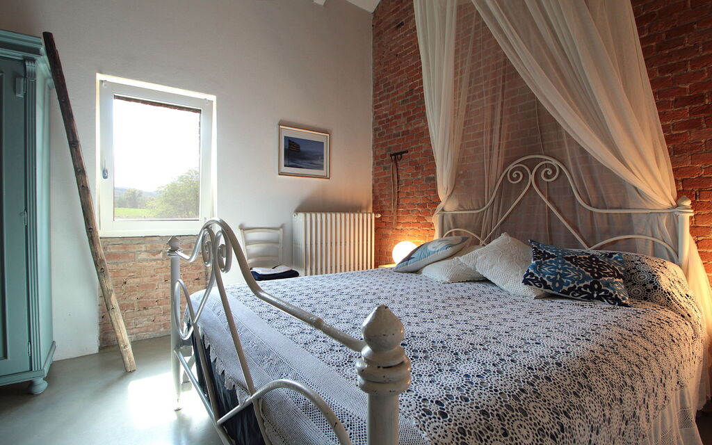 Villa Poggio Zucchino, Pool, Wellness, Piacenza: Autumn, Bedroom, Spring, Summer