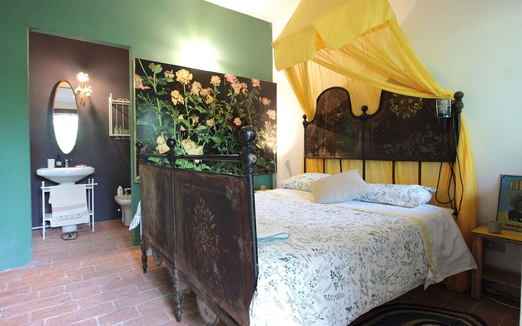 Villa Poggio Zucchino, Pool, Wellness, Piacenza: Autumn, Bedroom, Spring, Summer