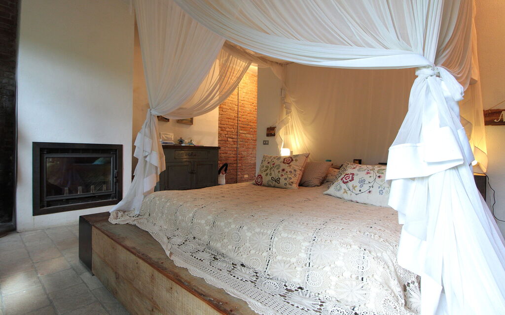 Villa Poggio Zucchino, Pool, Wellness, Piacenza: Autumn, Bedroom, Spring, Summer