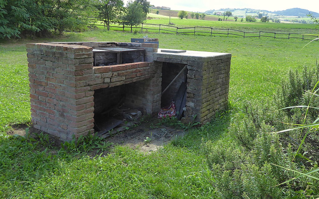 Villa Poggio Zucchino, Pool, Wellness, Piacenza: Autumn, Garden, Spring, Summer