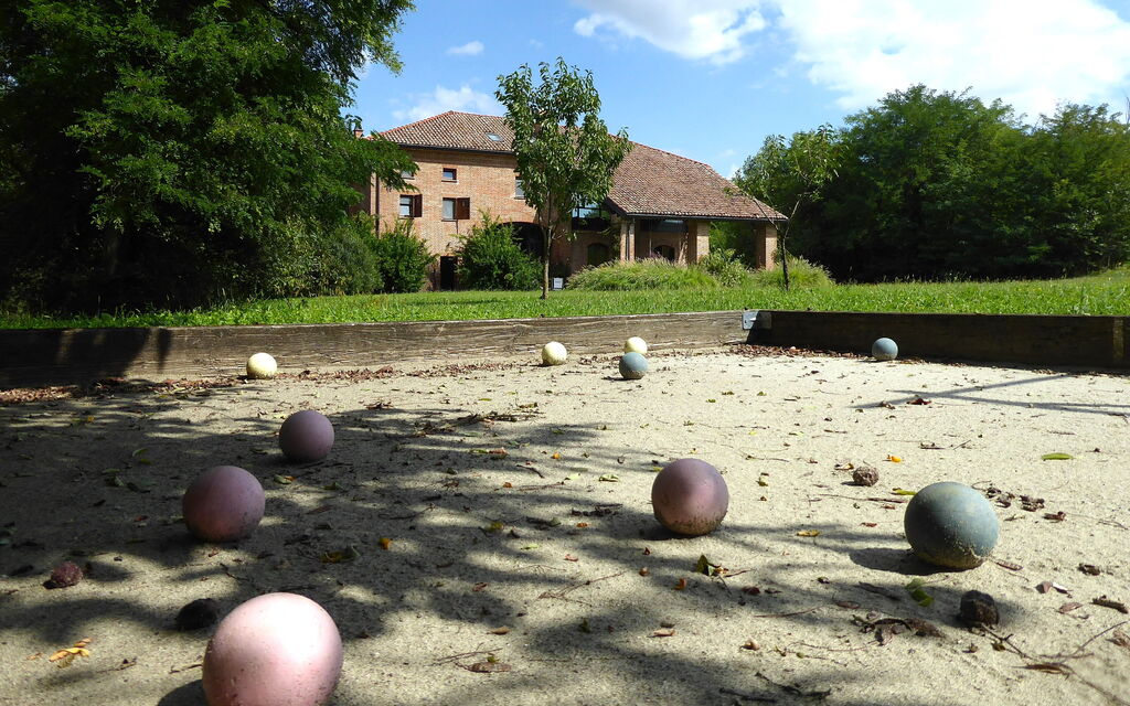 Villa Poggio Zucchino, Pool, Wellness, Piacenza: Autumn, Garden, Spring, Summer