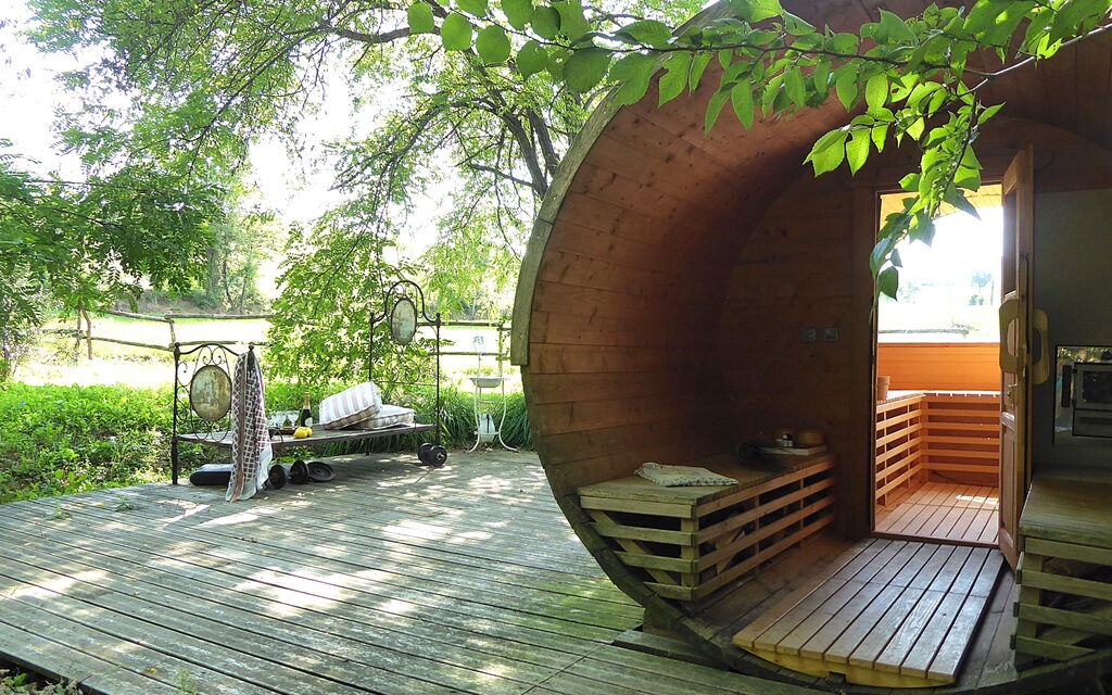 Villa Poggio Zucchino, Pool, Wellness, Piacenza: Autumn, Garden, Spring, Summer