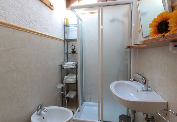 Chalet Fagarè, Pool, Sauna, Prosecco Hills: Autumn, Bathroom, Spring, Summer