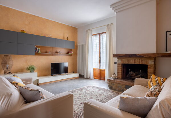 Casa Lory, Monteriggioni, Siena: Autumn, Living Room, Spring, Summer