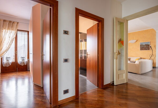 Casa Lory, Monteriggioni, Siena: Autumn, Room Detail, Spring, Summer