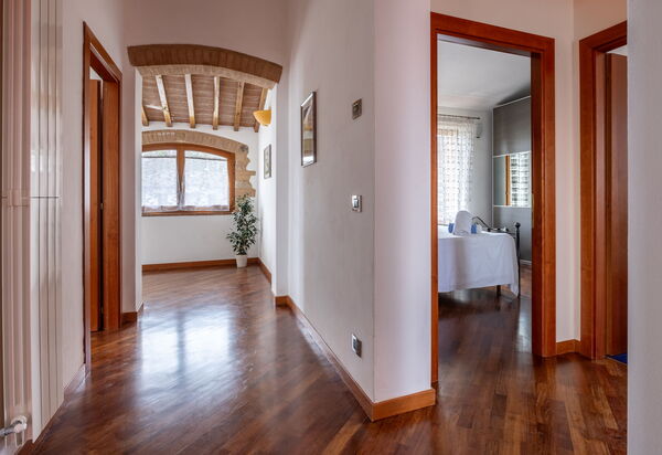 Casa Lory, Monteriggioni, Siena: Autumn, Room Detail, Spring, Summer