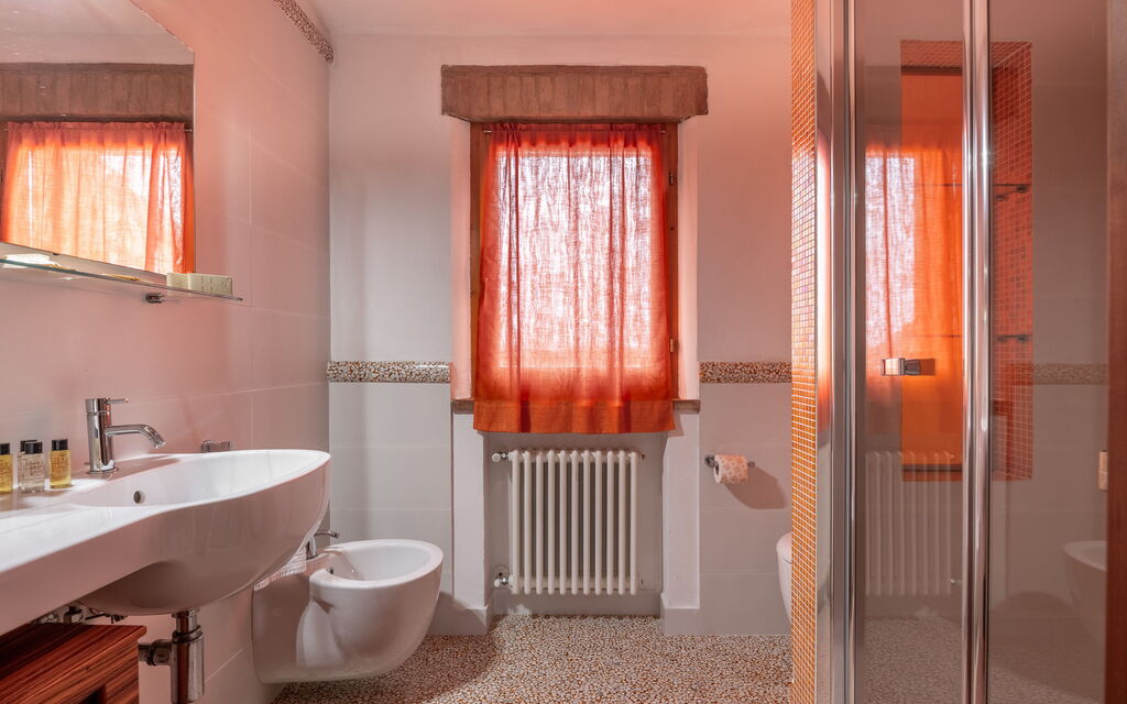 Casa Lory, Monteriggioni, Siena: Autunno, Bagno, Estate, Primavera