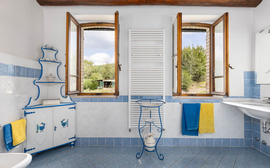 Mulino di Carpineto with Pool Gaiole in Chianti: Autumn, Bathroom, Spring, Summer