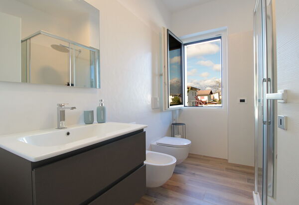 House Martina: Autumn, Bathroom, Spring, Summer