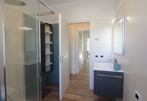 House Martina: Autumn, Bathroom, Spring, Summer