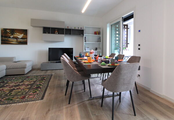 House Martina: Autumn, Dining Room, Spring, Summer