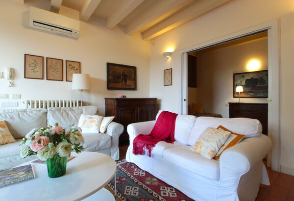 Calicantus, Verona, Pool, Wifi: Autumn, Living Room, Spring, Summer