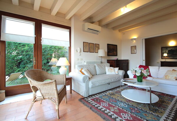 Calicantus, Verona, Pool, Wifi: Autumn, Living Room, Spring, Summer