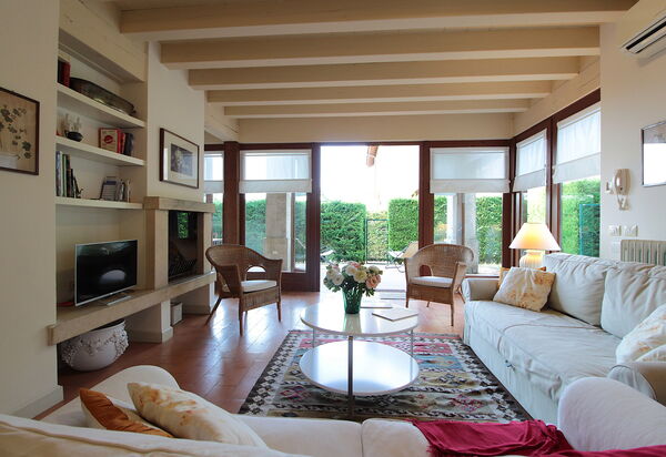 Calicantus, Verona, Pool, Wifi: Autumn, Living Room, Spring, Summer