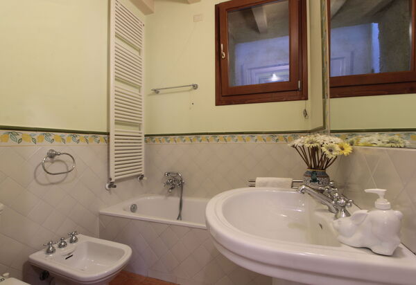 Calicantus, Verona, Pool, Wifi: Autumn, Bathroom, Spring, Summer