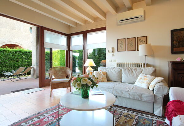 Calicantus, Verona, Pool, Wifi: Autumn, Living Room, Spring, Summer