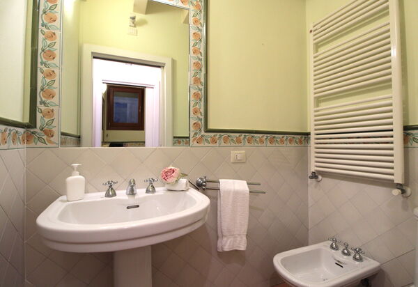 Calicantus, Verona, Pool, Wifi: Autumn, Bathroom, Spring, Summer