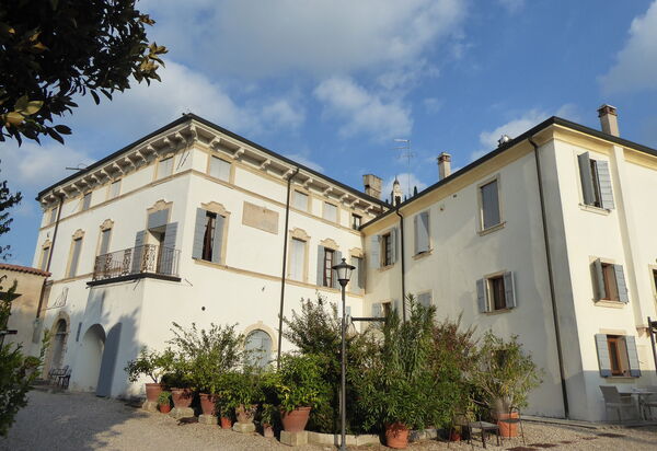Calicantus, Verona, Pool, Wifi: Autumn, Main Entrance, Spring, Summer