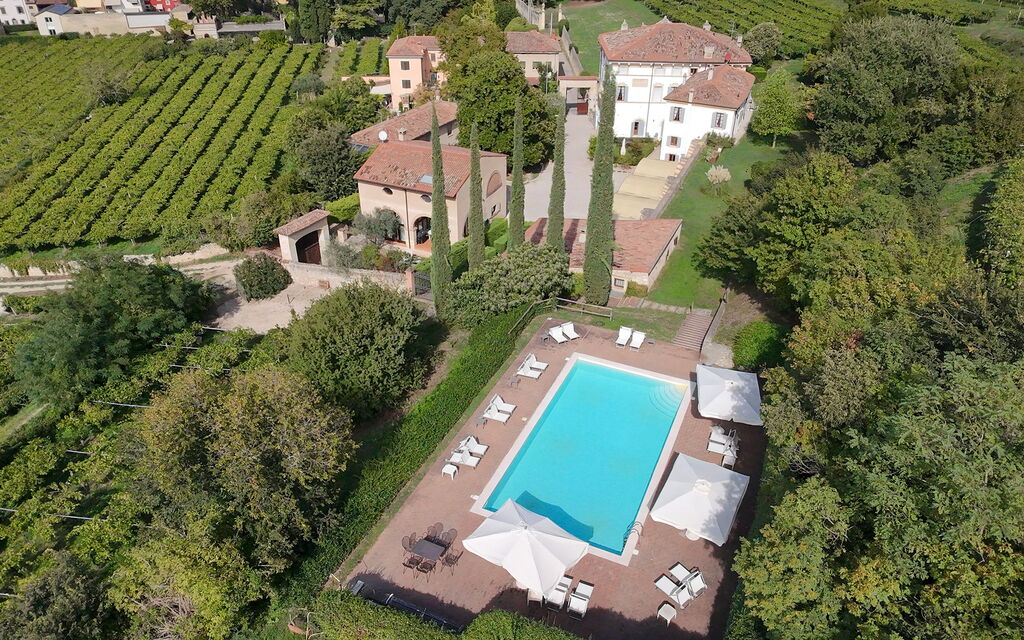 Calicantus, Verona, Pool, Wifi: Autumn, Pool, Spring, Summer